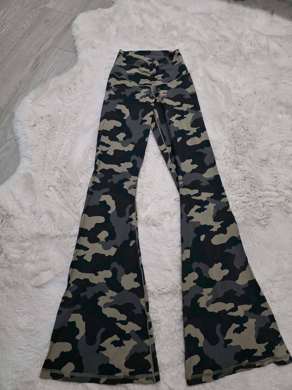 Offline By Arie Camo Flare Leggings - Size Medium